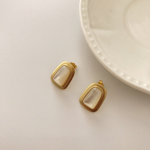 Stud earrings FINE